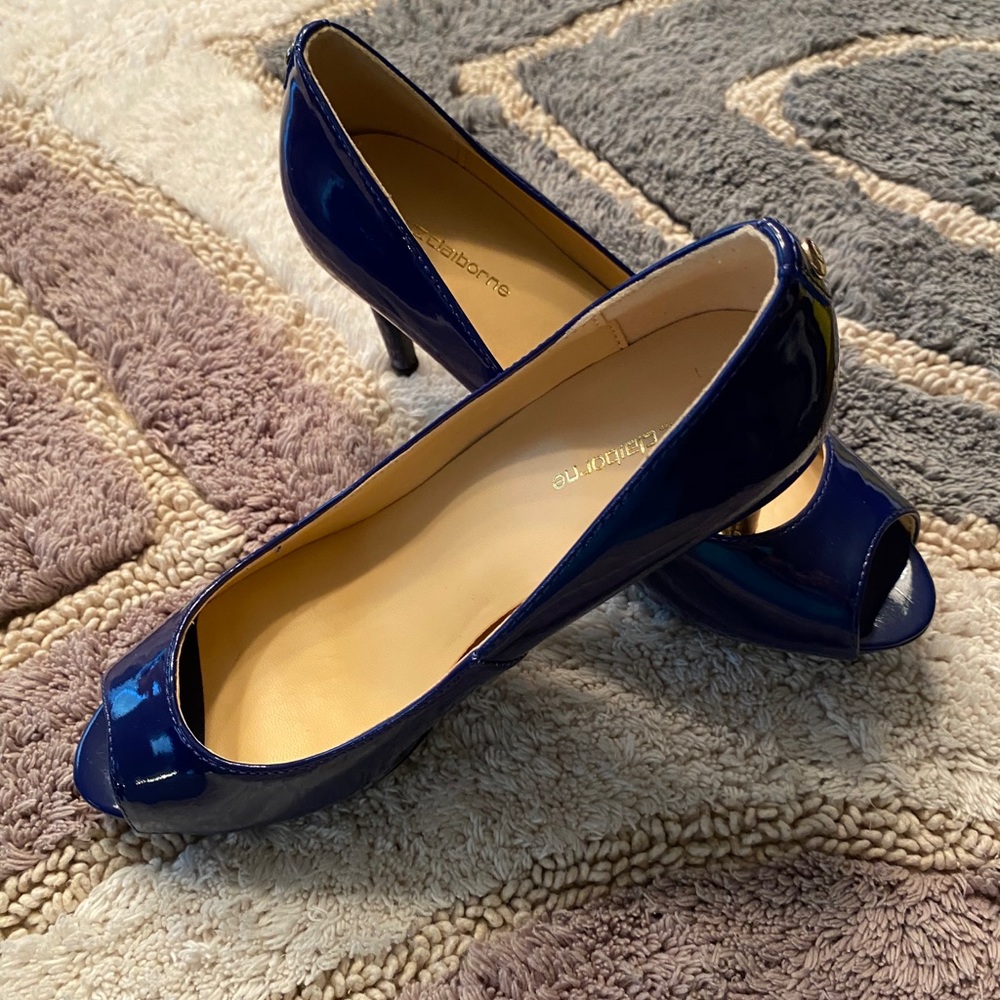 Liz Claiborne NWT Heels y.